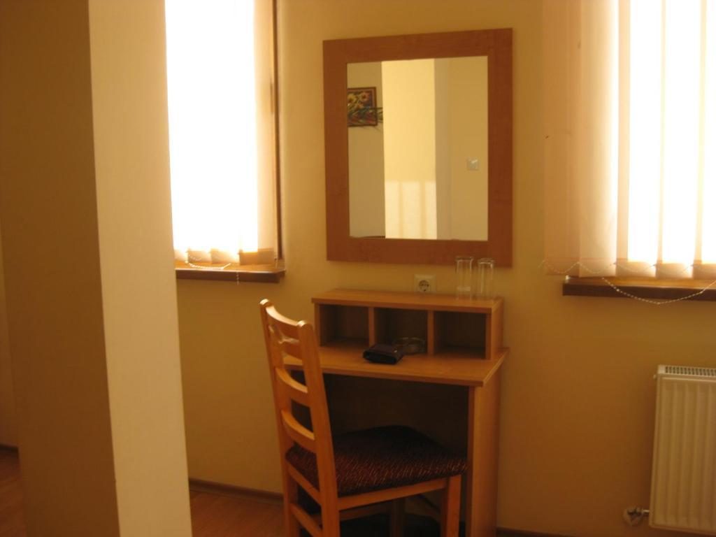 Family Hotel Veronika Devin Bagian luar foto