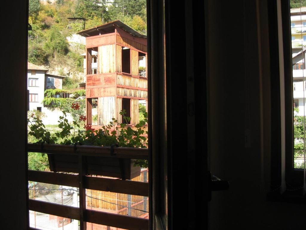 Family Hotel Veronika Devin Bagian luar foto