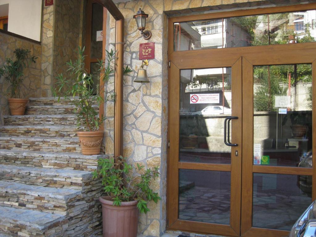 Family Hotel Veronika Devin Bagian luar foto