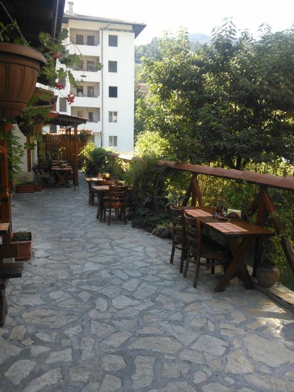 Family Hotel Veronika Devin Bagian luar foto