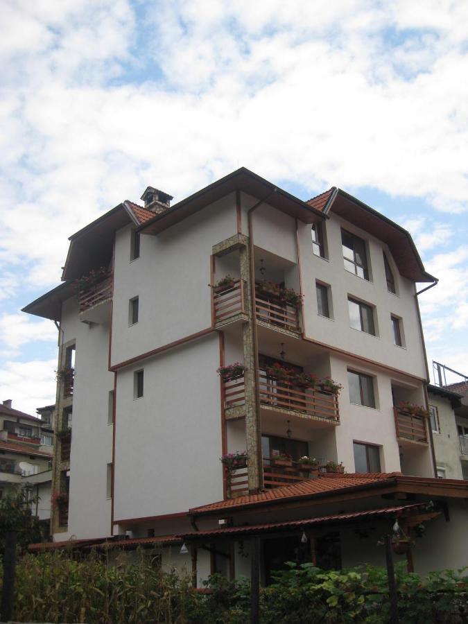 Family Hotel Veronika Devin Bagian luar foto